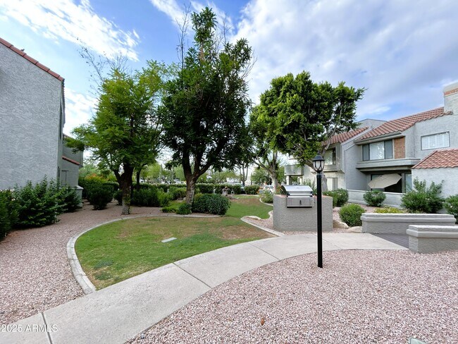 Building Photo - 10055 E Mountainview Lake Dr