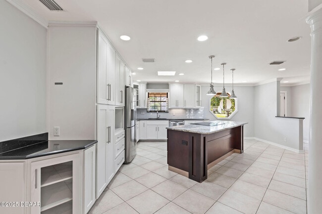 Building Photo - 16 Forest View Way