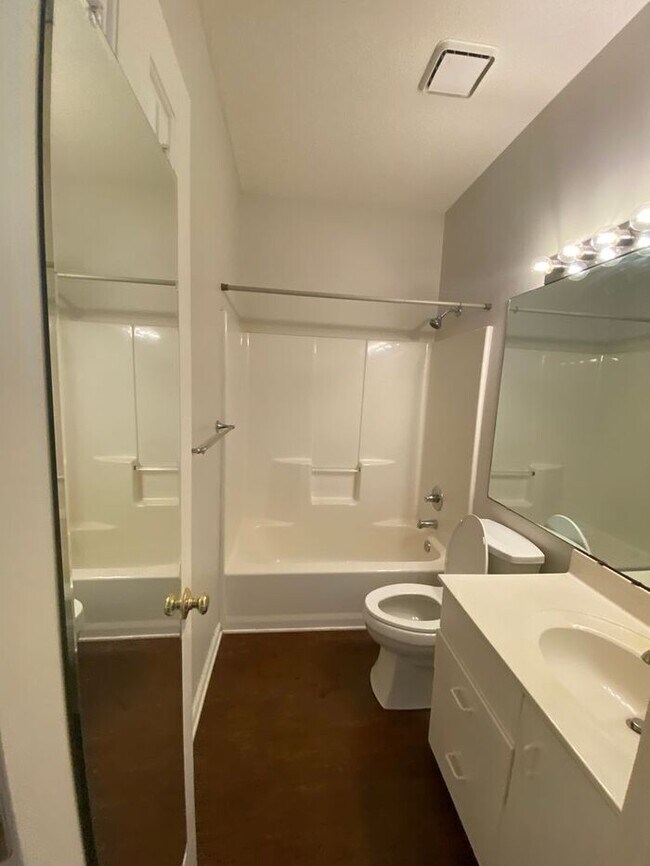 Building Photo - 3 miles to Wrightsville Beach! 1 Block from Mayfair Shopping! Ground unit, 2BR,2 baths, Leeward V...