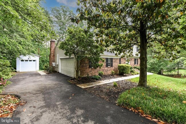 Building Photo - 8504 Shadeway Pl