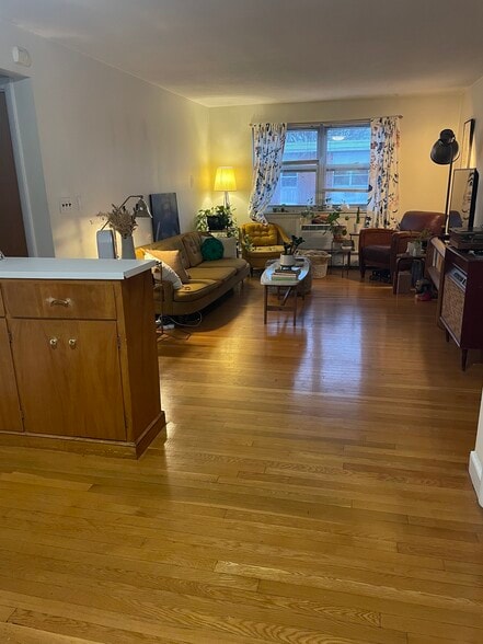 Building Photo - 8 Commonwealth Ct