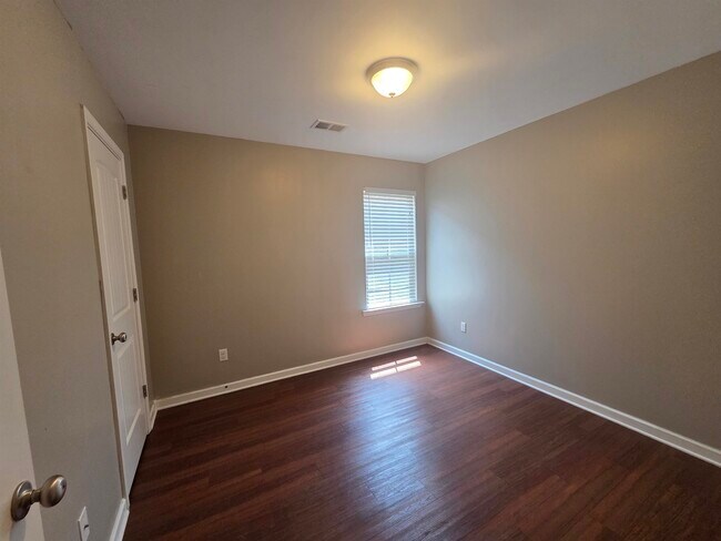 Building Photo - 1315 Crosstown Ct