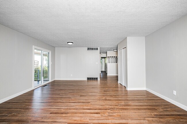 Building Photo - 886 Linworth Road East