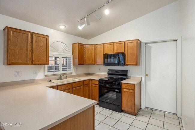 Building Photo - AVAILABLE NOW IN GREAT AVONDALE LOCATION!!!