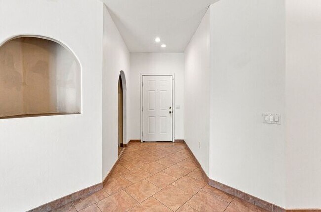 Building Photo - Spacious 3BR/2BA West Tucson Home | Open-Concept Living & Carpet-Free Interior