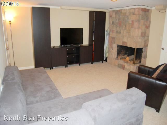 Building Photo - 4 br, 2.5 bath House - 9940 SW Terwilliger