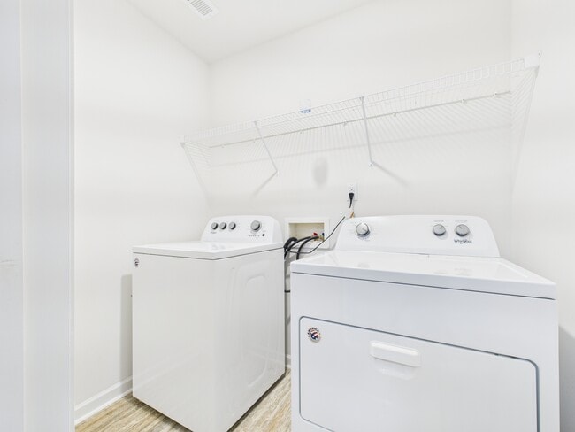 Building Photo - 2032 Highland Knoll Dr