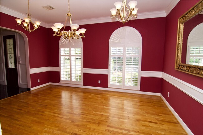 Building Photo - 3015 Bonnebridge Way Blvd