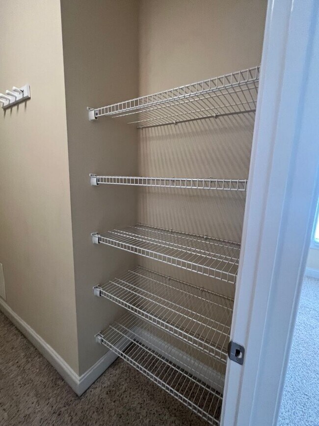 Building Photo - 210 Fountainhead Ln