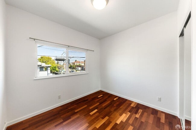 Building Photo - 906 40th St