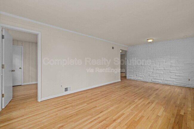 Building Photo - 231 Emerling Dr