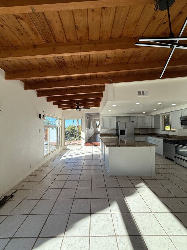 Building Photo - Ventura Hillside Beauty with 3 bedrooms, a...
