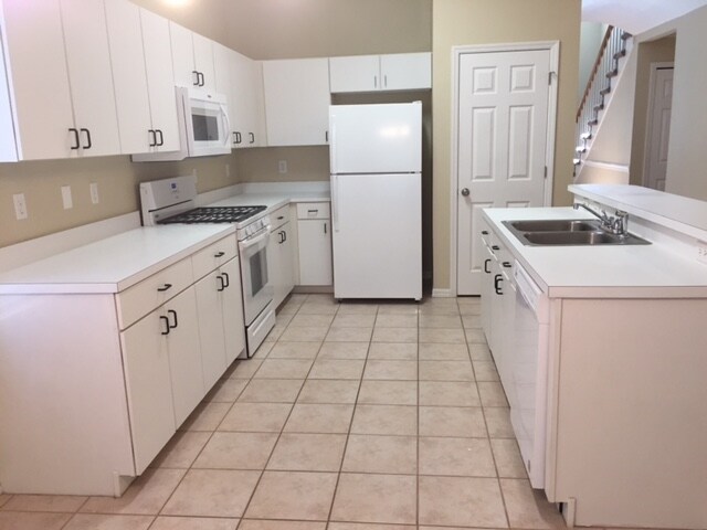 Building Photo - 1615 Wakefield Dr