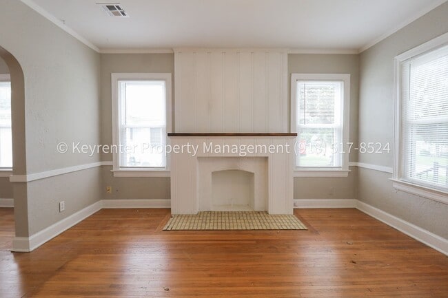 Building Photo - Beautifully Redone 1 Bedroom Duplex! Available for Immediate Move in!