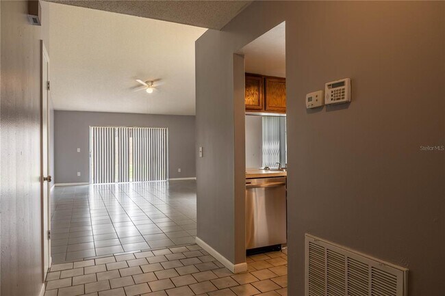 Building Photo - 8273 Cascade Oaks Dr