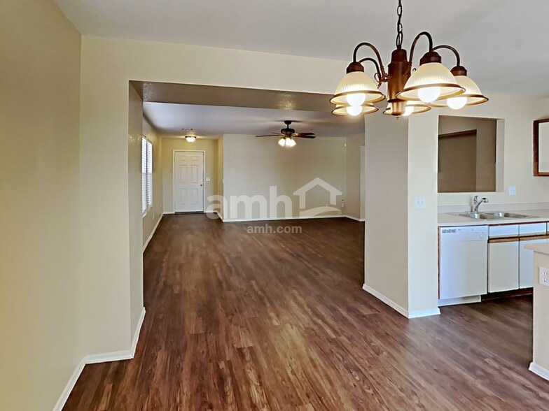 Building Photo - 242 S Valle Verde