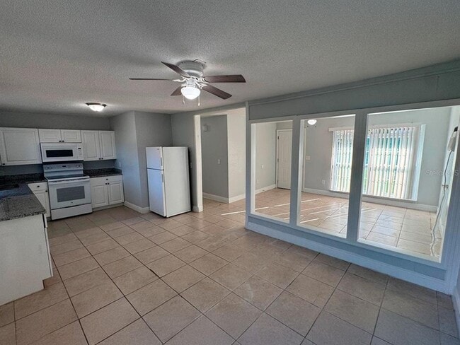 Building Photo - 302 Sherwood Dr