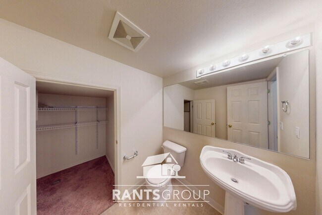 Building Photo - Spacious 3-Bedroom Home on a Corner Lot in...
