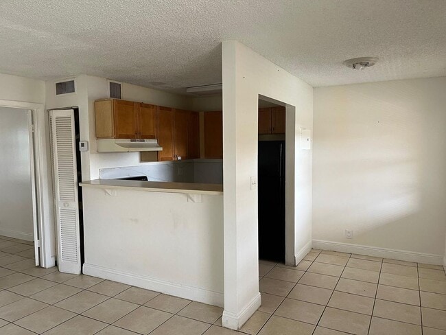 Building Photo - ONE BEDROOM APT FOR RENT IN OAKLAND PARK