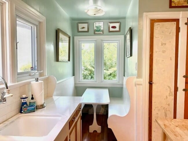 Building Photo - Fully Furnished Tranquil Downtown Home - Available Now!