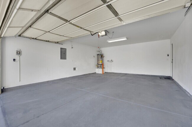 Building Photo - LOCATION IS KEY FOR SHOPPING AND SOCIALIZING