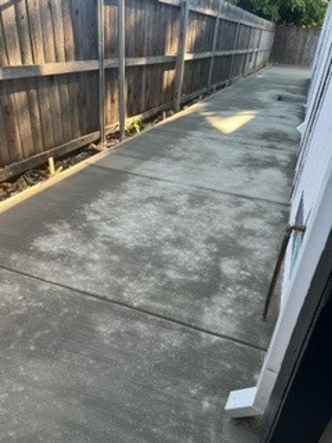 Building Photo - Beamer Duplex