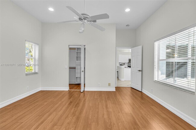 Building Photo - 1579 Banyan Way