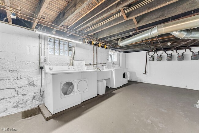 Building Photo - 2085 Robin St