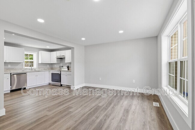 Building Photo - 2415 Piedmont St NW