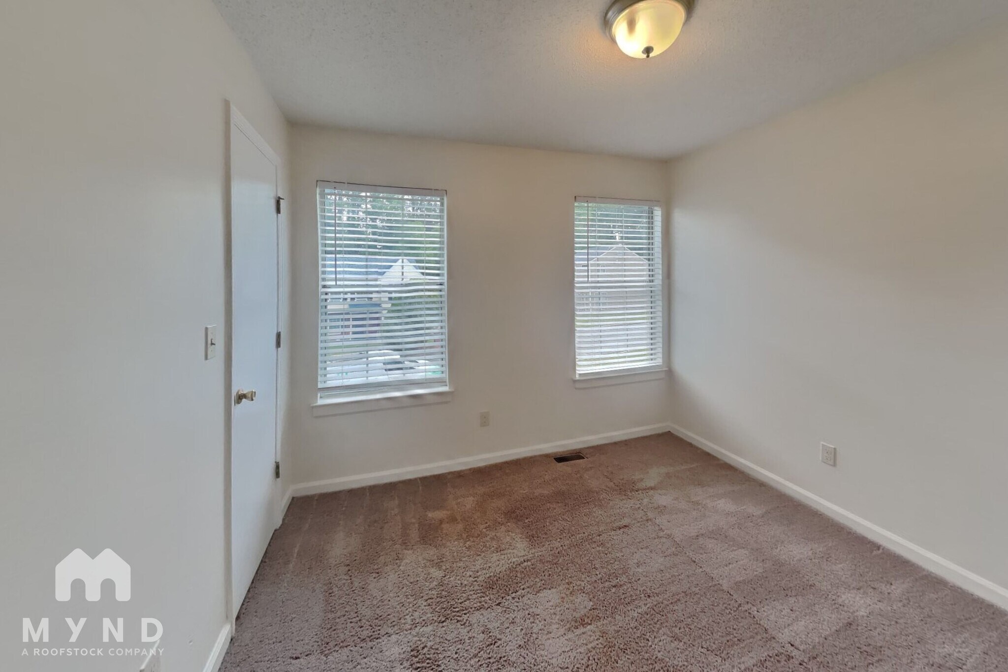 Building Photo - 5561 Northcut Dr