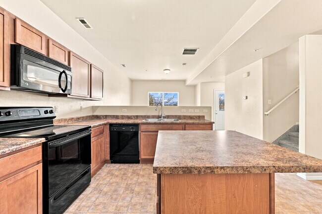 Building Photo - $1,895.95- 3-bed, 2.5-bath townhome in Colorado Springs!