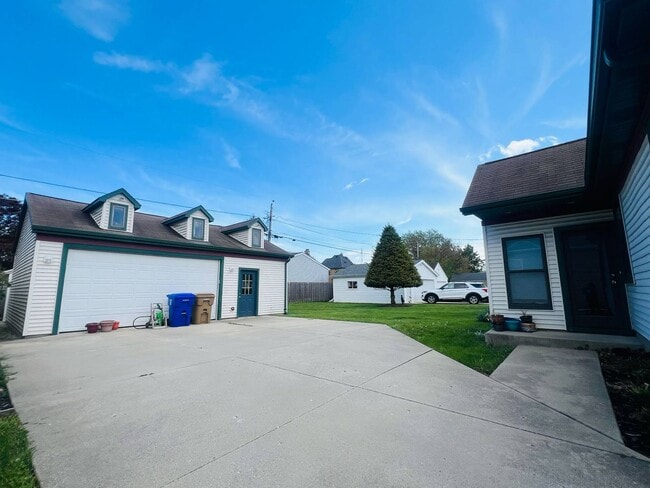 Building Photo - Beautiful Single Family Home!