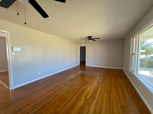 Building Photo - Spacious Home with Fenced Backyard