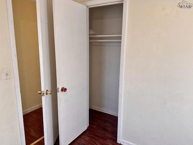 Building Photo - 1612 Phoenix Dr