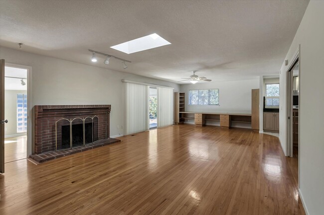 Building Photo - Tons of Space l Great Schools l Prime Sili...