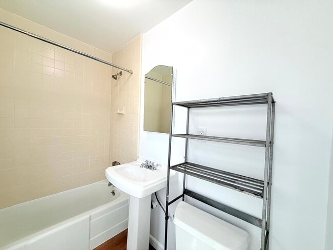 Building Photo - 230-232 Rennie Avenue