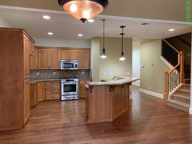 Building Photo - COMING SOON! GORGEOUS Townhome...  LOCATION , LOCATION near Peace Health Hospital