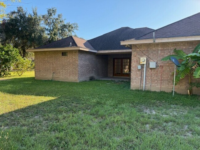 Building Photo - 1305 James Cir