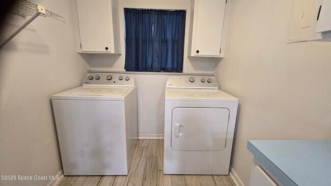 Building Photo - 2578 Demaret Dr