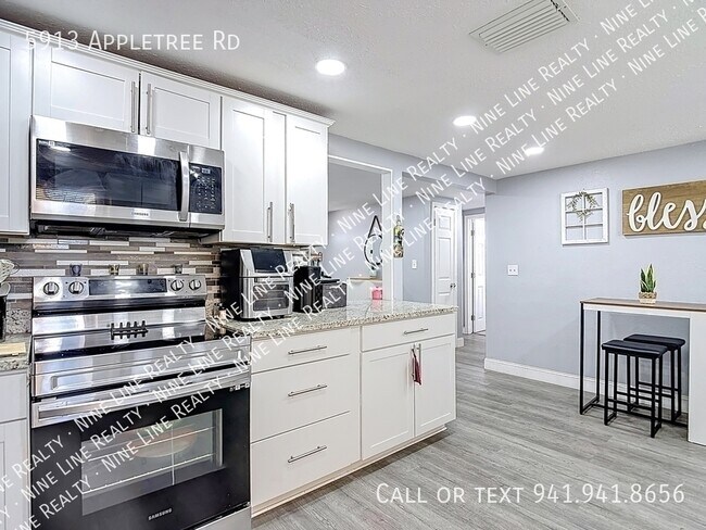 Building Photo - 5913 Appletree Rd