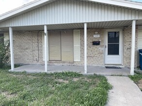 Building Photo - 1305 Peterson Dr