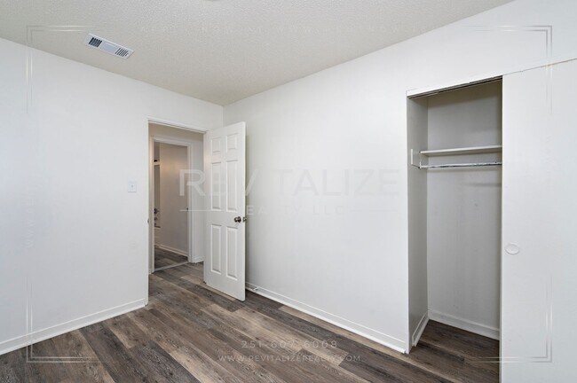 Building Photo - HALF-DEPOSIT SPECIAL!! Updated Brick 3 Bed 1 Bath Home with Huge Yard on Quiet Street!