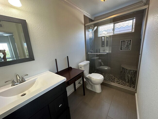 Building Photo - 2941 Avenida Castana