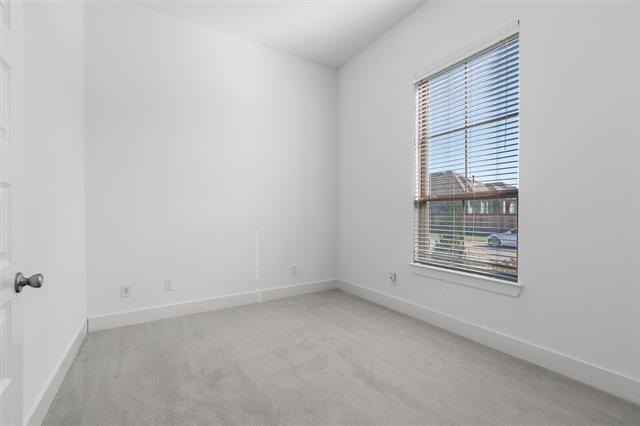 Building Photo - 4005 Crossroads Ct