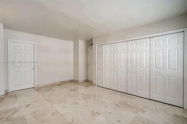 Building Photo - 121 Golden Isles Dr