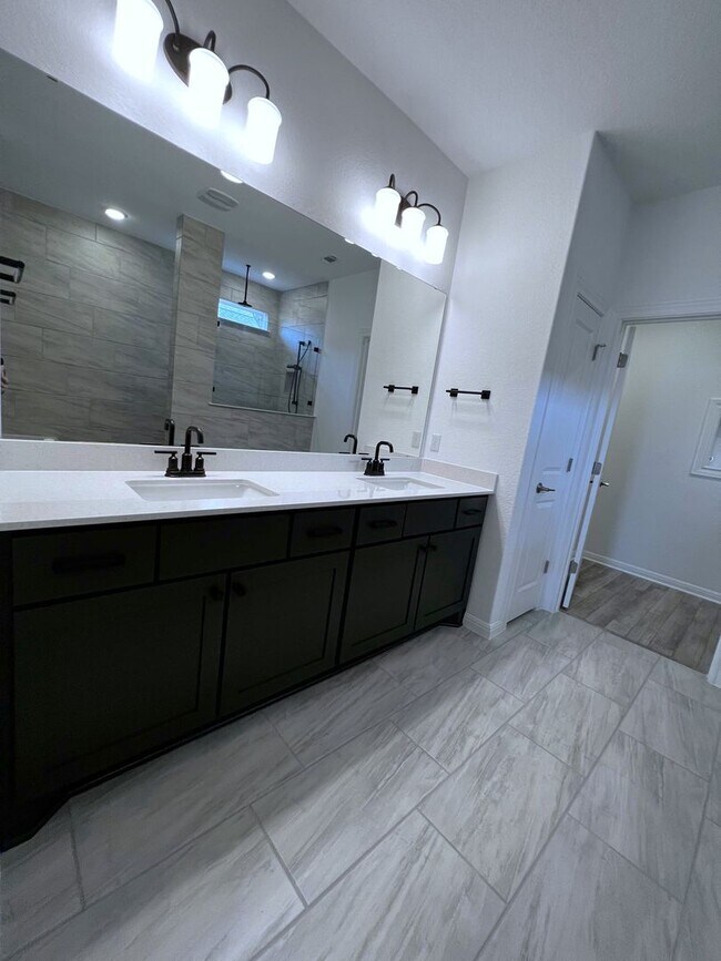 Building Photo - 106 Middle Crk Rd