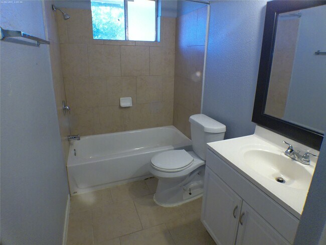 Building Photo - 15914 Willbriar Ln