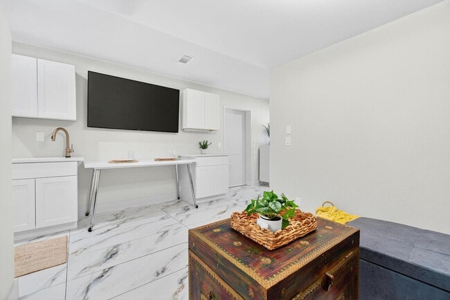 Building Photo - 10538 55th Ave