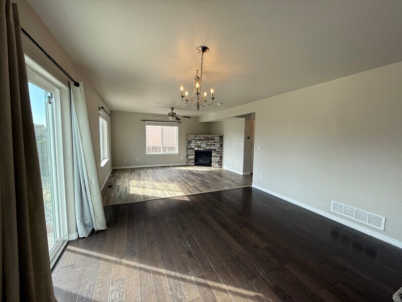 Building Photo - 6743 Phantom Way