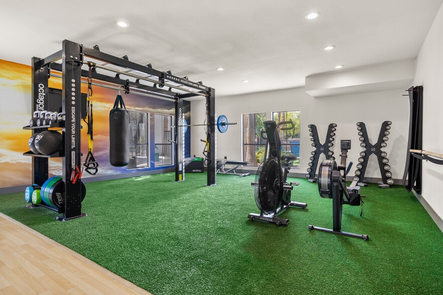 Building Photo - Solis at Flamingo